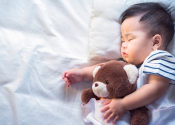 Helping Your Baby to Put Himself to Sleep in Cot