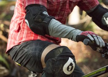 How does Cycling-specific Clothing Make a Difference?