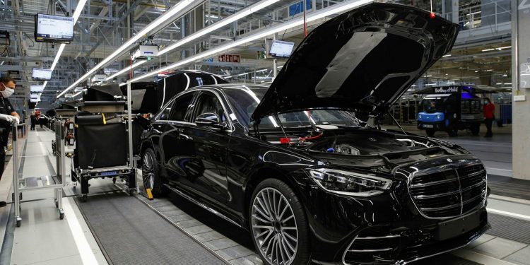 CAR MAKERS INCLUDING VOLKSWAGEN, DAIMLER, GM, AND RENAULT ARE FACING A CRIPPLING SHORTAGE OF SEMICONDUCTORS; VOLKSWAGEN SAID IT’LL PRODUCE 100K FEWER CARS IN Q1 (FINANCIAL TIMES)