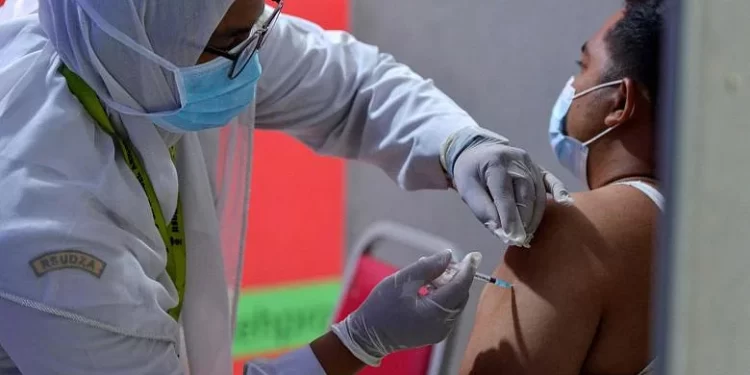 GRAB IS SETTING UP A DRIVE-THROUGH VACCINATION SERVICE ACROSS INDONESIA WITH THE GOVERNMENT, PLANS TO VACCINATE 2,500 DRIVERS AND 5K PEOPLE/WEEK IN BALI CENTER (SORAYA PERMATASARI/BLOOMBERG)