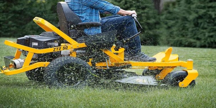 7 Lawn Mowing Tips Every Homeowner Should Know