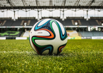 Important Factors to Consider When Placing a Football Bet