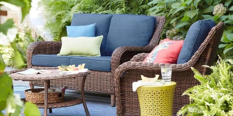 Top Features To Consider When Purchasing Outdoor Furniture