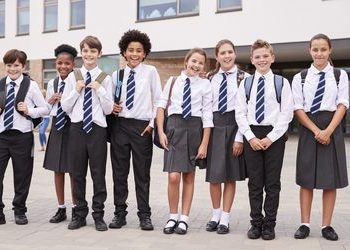 What are the features of an alternative high school?