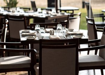 What All Should You Consider When Choosing Restaurant Seating?