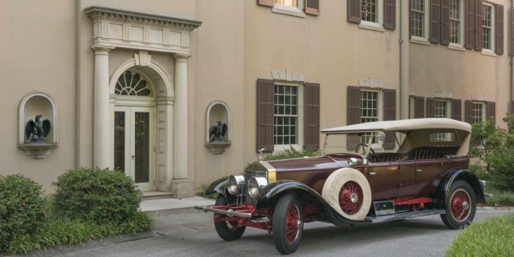 Rolling Through History: Exploring the World of Vintage Automobilia