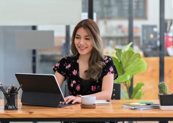 Why You Should Use an Online Small Loans Company to Find a Suitable Lender