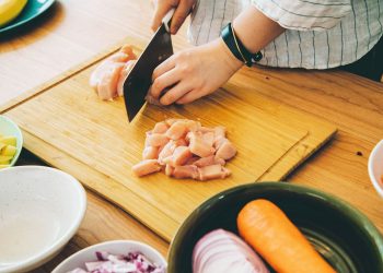 9 Foods to Eat with Alcohol to Protect Your Heart