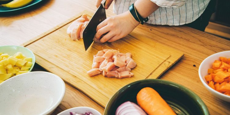 9 Foods to Eat with Alcohol to Protect Your Heart