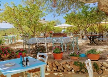 How to Keep Outdoor Bar Stools Looking New