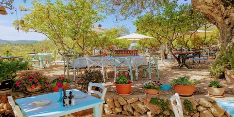 How to Keep Outdoor Bar Stools Looking New