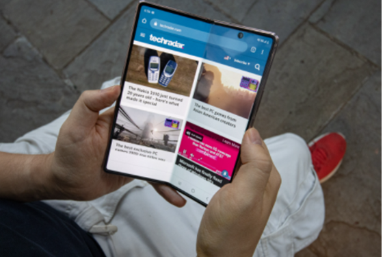 The Benefits of Owning a Foldable Smartphone for Work and Play