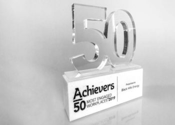 The Advantages of Investing in High-Quality Glass Awards