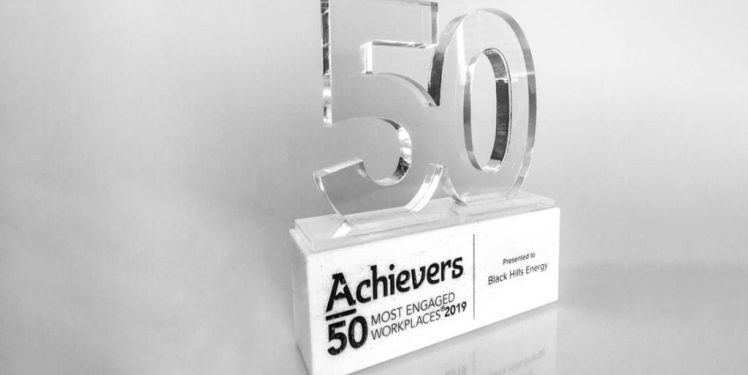 The Advantages of Investing in High-Quality Glass Awards