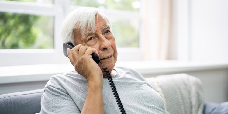 Why Landline Still a Good Choice for Seniors