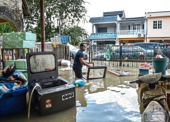 How to clean up your property after a flood?