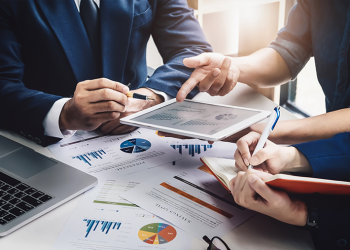 Achieving Outsourcing Success in Banking: Handling Challenges of Outsourcing Banking Services to a Banking BPM Service Provider