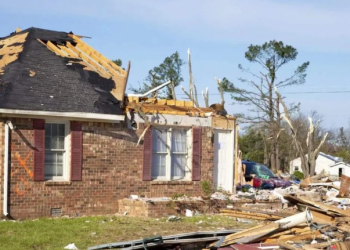 Why You Should Trust a Storm-Damaged House Contractor for Quality Restoration