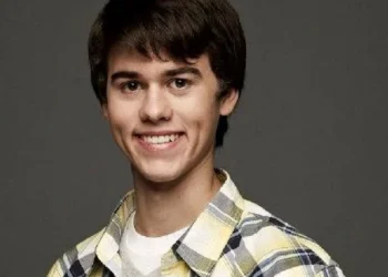 John Luke Robertson Net Worth: Career, Life, and Earnings Revealed