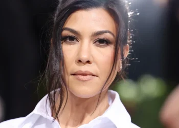 Kourtney Kardashian Age, Career, Bio & Fun Facts You Need