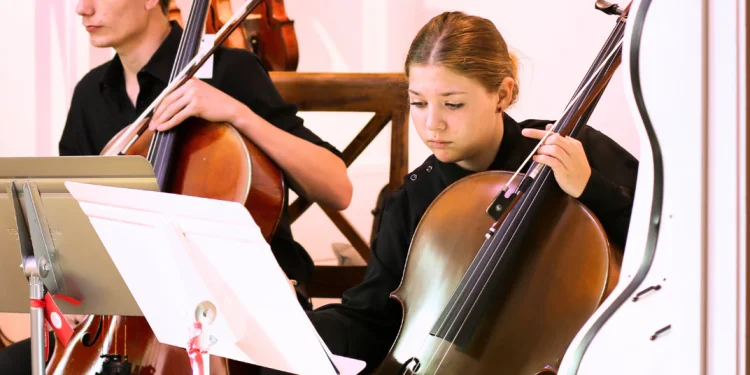 How to Teach Your Child to Play the Violin: A Beginner’s Guide for Parents