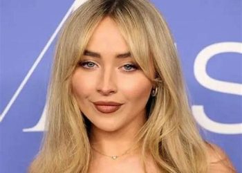 Sabrina Carpenter Height: All You Need to Know