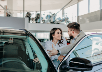 How To Select The Ideal Luxury Car For Your Next Adventure?