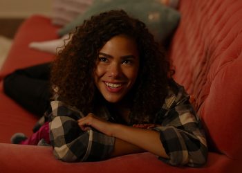 How Old Is Ginny From Ginny and Georgia? Full Age Breakdown