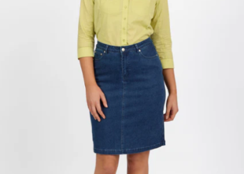 Effortlessly Chic: How to Wear Your Denim Skirt and Vassalli T-Shirts All Year Round